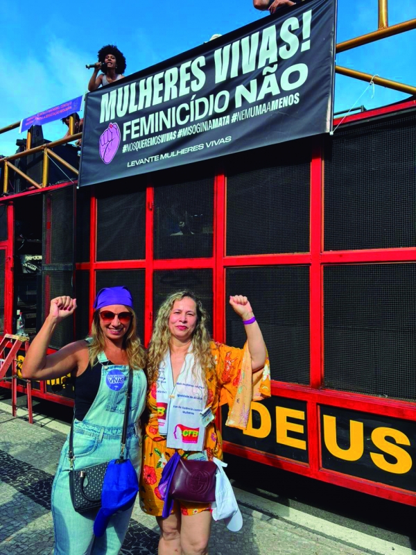 Adriana Nalesso, presidenta da Federa-RJ e Kátia Branco representando o Sindicato na manifestação de domingo 