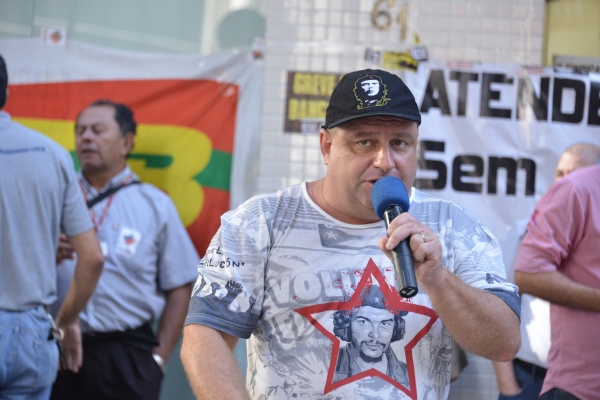 O diretor do Sindicato Sérgio Menezes, que representa os funcionários nas negociações dos sindicatos com o Grupo Alfa, destacou a importância da sindicalização dos trabalhadores na luta em defesa dos direitos
