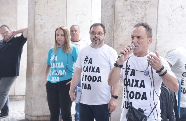 SEMPRE JUNTO COM VOCÊ - Paulo Matileti, José Ferreira e Adriana Nalesso: a contratação de novos empregados concursados é uma antiga luta do Sindicato