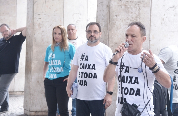 SEMPRE JUNTO COM VOCÊ -	Paulo Matileti, José Ferreira e Adriana Nalesso: a contratação de novos empregados concursados é uma antiga luta do Sindicato