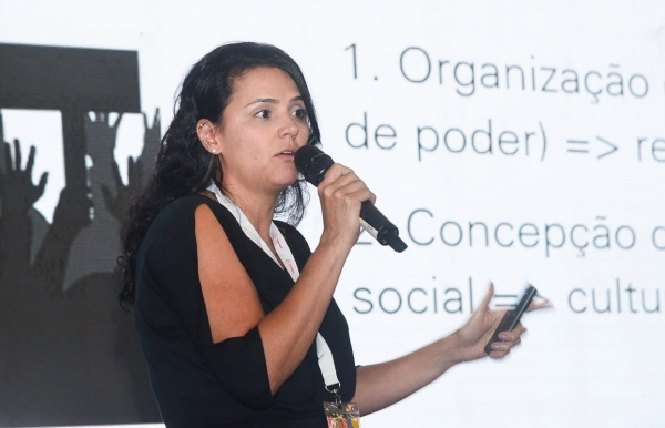 A socióloga Tathiana Chicarino disse que a participação e a soberania popular são elementos imprescindíveis na construção da democracia