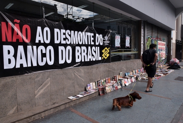 O Sindicato vai continuar denunciando os ataques do  Governo Bolsonaro ao patrimônio público e o  desmonte imposto pela direção do Banco do Brasil