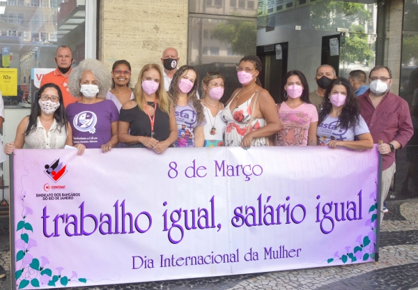 Mulheres voltam às ruas para exigir também igualdade de oportunidades e o fim da violência