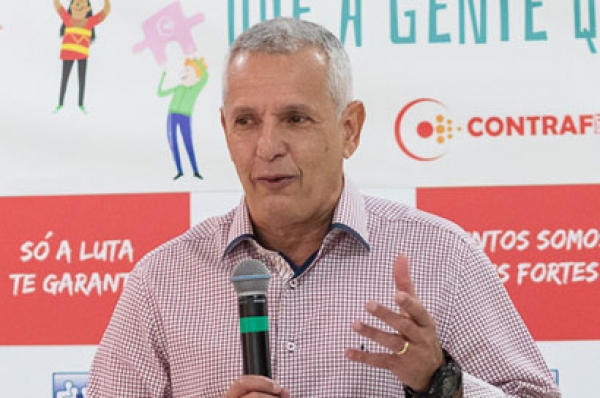 Vinícius de Assumpção, vice-presidente da Contraf-CUT, defendeu a retomada da política de aumento real pelo governo Lula