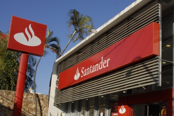 Previsto no acordo, processo seletivo para bolsas é aberto pelo Santander