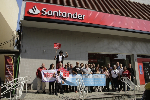 Dirigentes sindicais na agência do Santander, no Méier. O Sindicato convocou a categoria para intensificar a mobilização na Campanha Nacional 2024