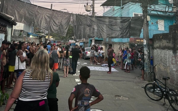 Comunidade da Cidade de Deus protestou contra a morte de Thiago Menezes Flausino, de 13 anos, assassinado durante operação policial 