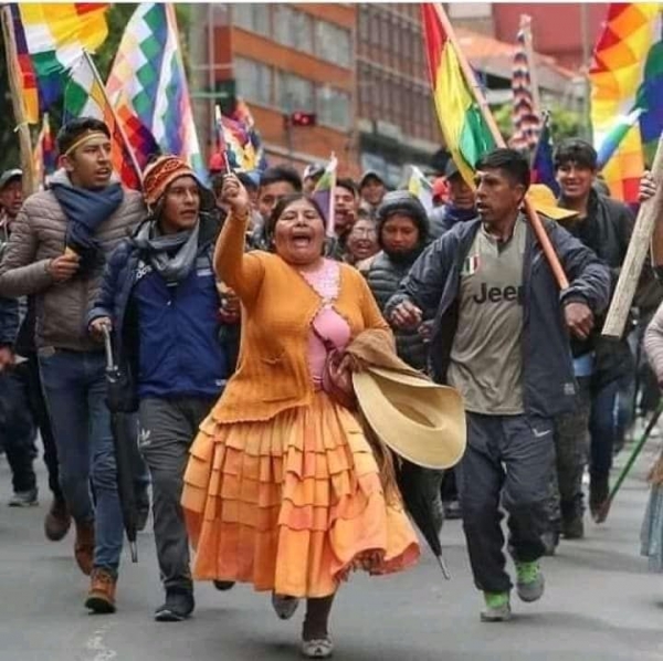 Povo boliviano já comemora vitória do candidato socialista Luís Arce, apoiado por Evo Morales
