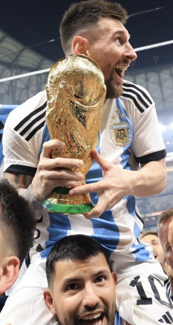 Messi, craque de verdade, torcida real e seleção identificada com o povo argentino