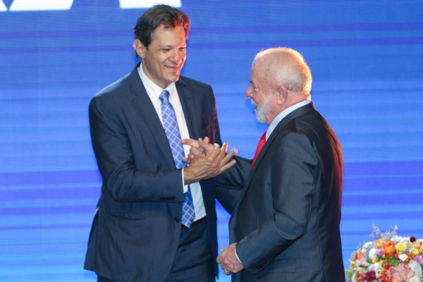 O presidente Lula e o ministro da Fazenda Fernando Haddad foram os principais articuladores da aprovação da reforma no Congresso. Foto: Agência Brasil.