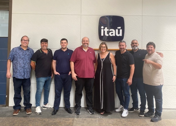 Os diretores do Sindicato Celso Ferreira (E) e Edelson Figueiredo (D) acompanharam todo o processo da elei&ccedil;&atilde;o da Cipa, no Ita&uacute; da Almirante Barroso, 52, no Centro 