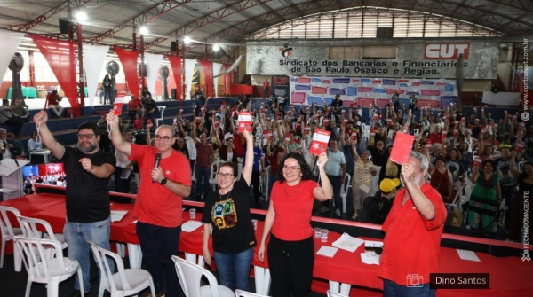 Delegadas e delegados encerram a Plenária Nacional cutista, na quadra dos Bancários de São Paulo, votando o calendário de lutas e estratégias em defesa da classe trabalhadora, da democracia e da soberania nacional e pelo fortalecimento e modernização do movimento sindical 